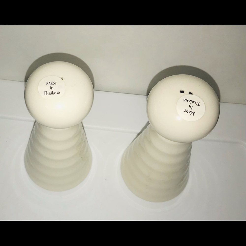 New Salt and Pepper Shakers made in Thailand - Picture 16 of 16